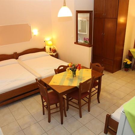 Vasiliki Apartments ปลาตาโมนาส ภายนอก รูปภาพ