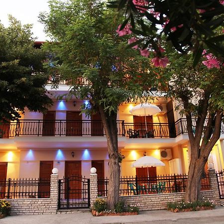 Vasiliki Apartments ปลาตาโมนาส ภายนอก รูปภาพ